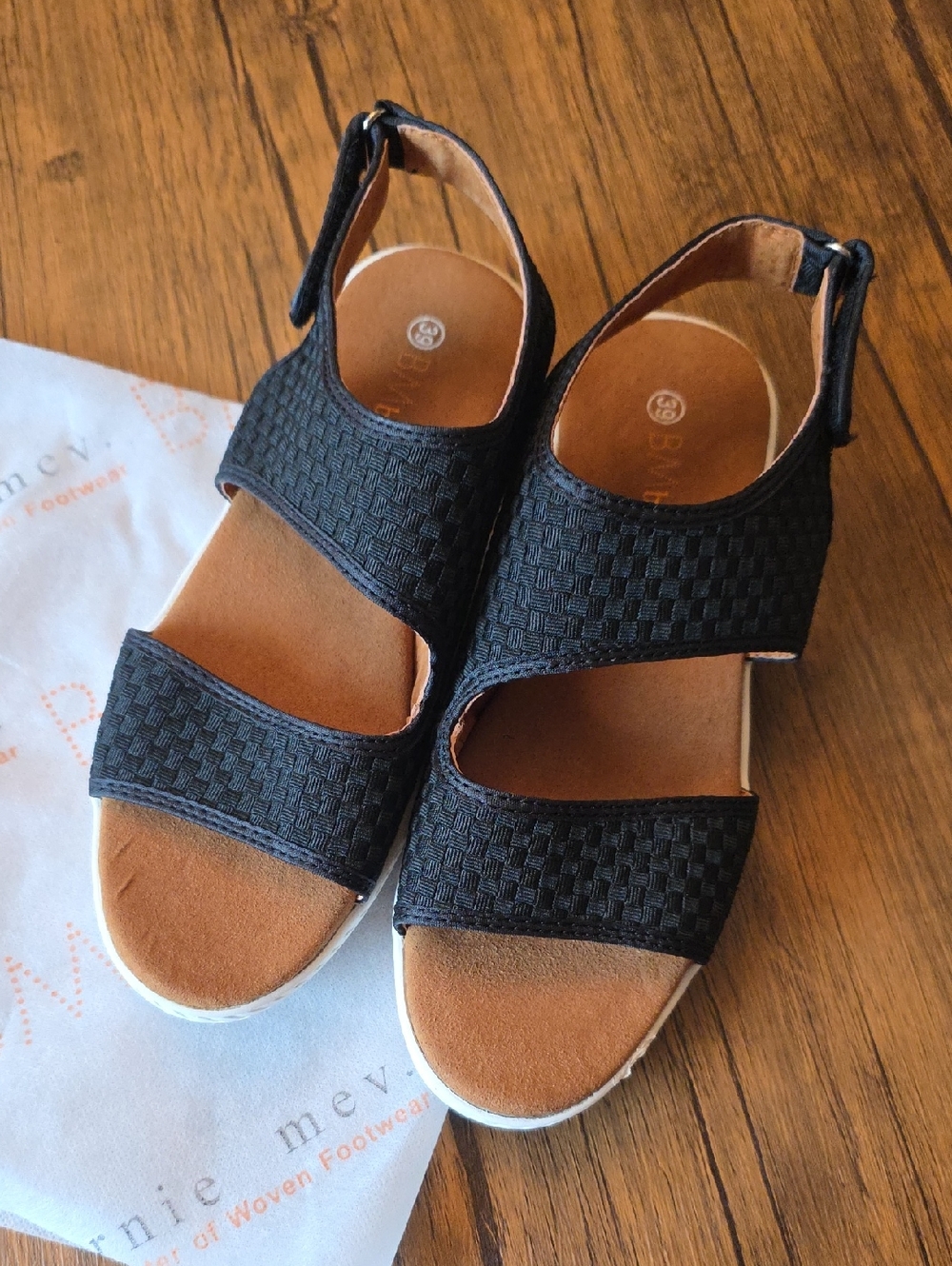 bernie mev. NWOT Black Lima Slingback Sandals